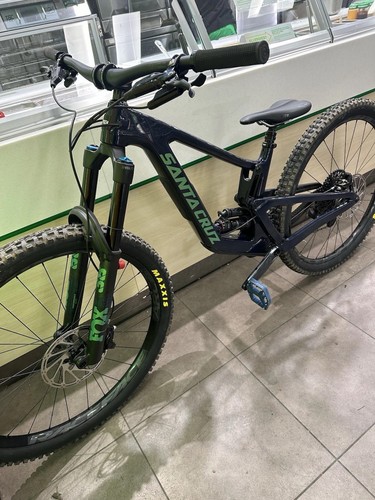 Full suspension mountain bike - full,