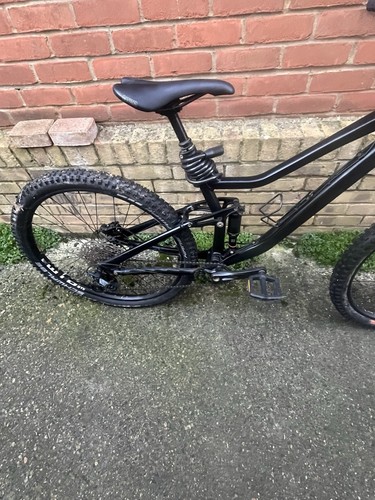 Full suspension mountain bike - full,